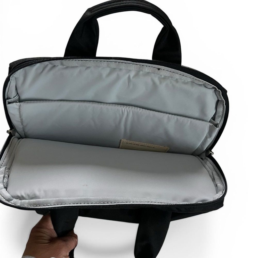 Moleskine ID Vertical 15 Device Bag -Black- Slimline bag fits a 15" laptop NWT - Picture 4 of 12